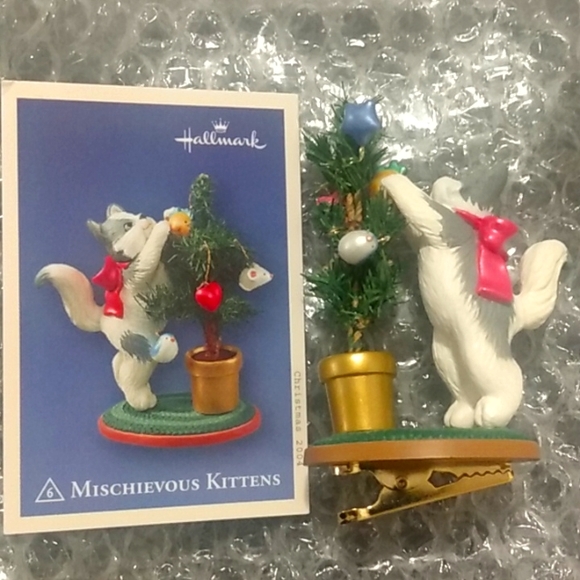 2004 Keepsake Clip-On Ornament Collector's Mischievous Kittens & Christmas Tree - Picture 2 of 5